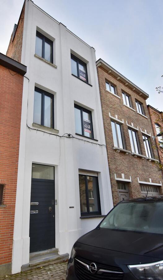 VOLLEDIG VERNIEUWD 1SLAAPKAMER DAKAPPARTEMENT OP BOOGSCHEUT CENTRUM OOSTENDE 