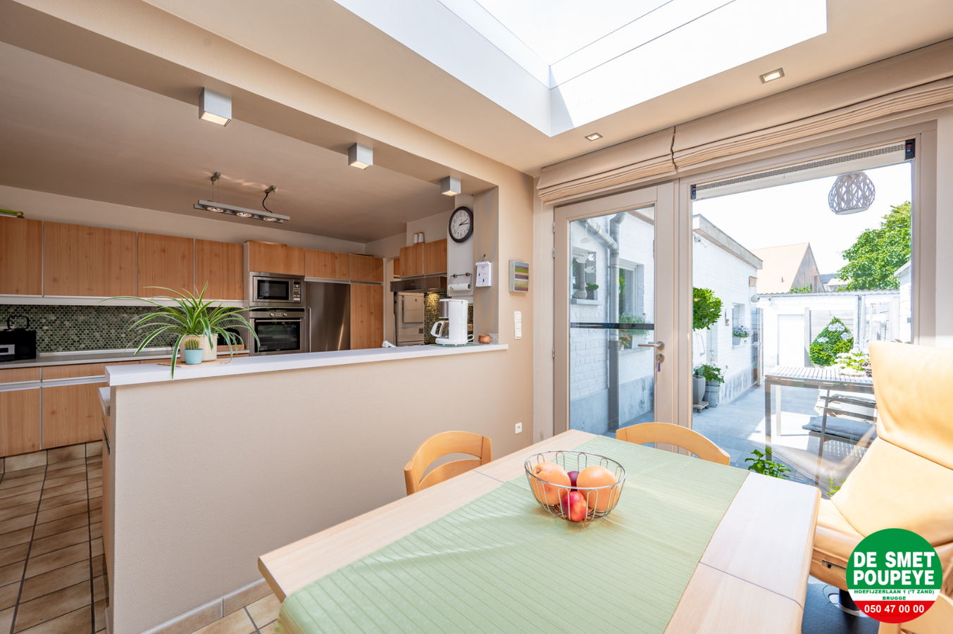 Verrassend ruime en goed onderhouden woning met ruime garage 