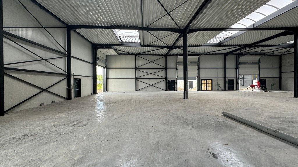 Nieuwbouw magazijnen te huur in Buggenhout