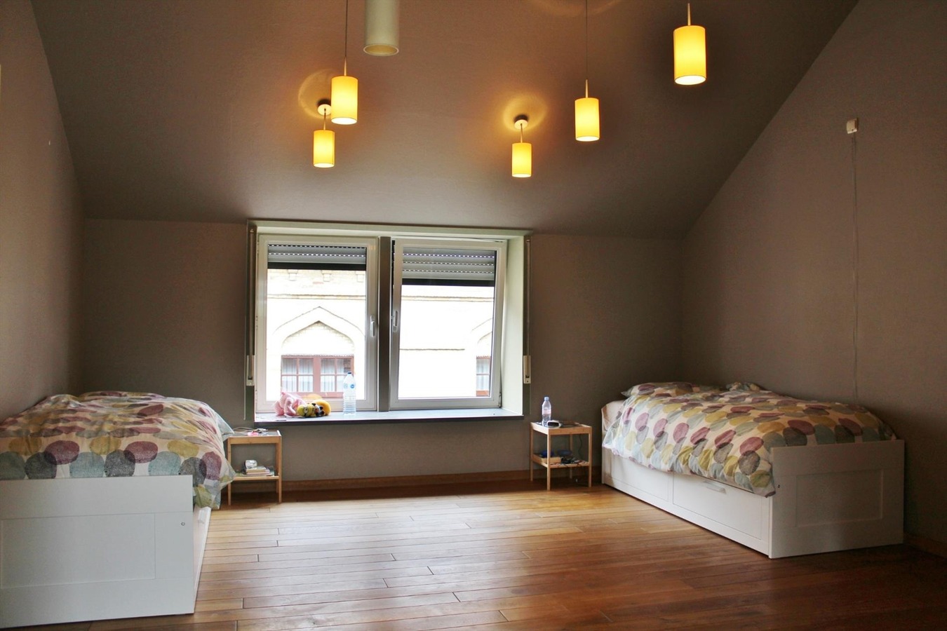 Ruime stadswoning met 2 slaapkamers en garage 