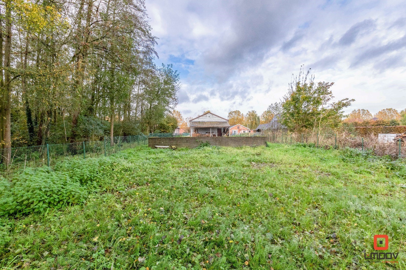 Open bebouwing met magazijn op een landelijke locatie! 