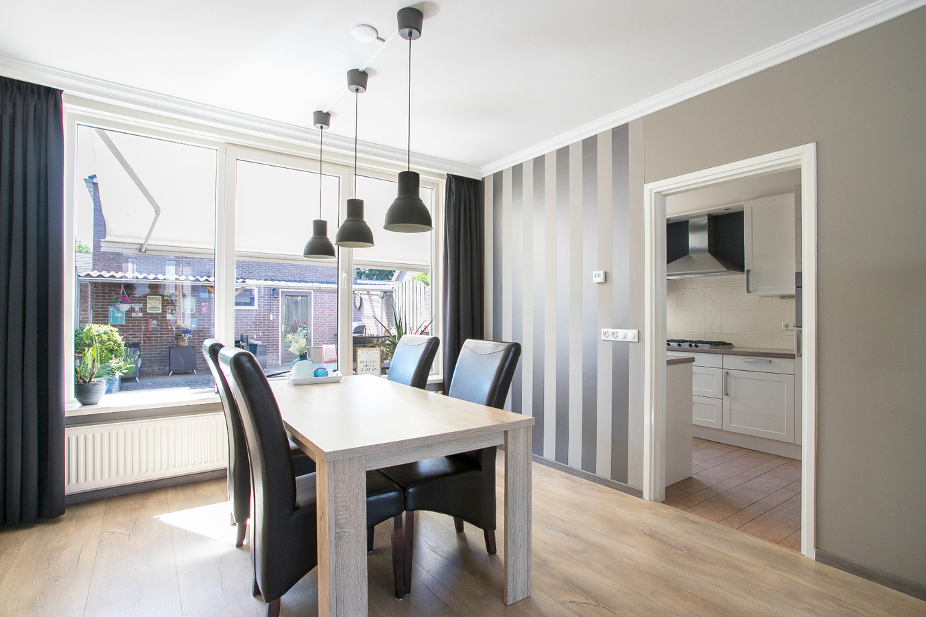 Instapklare eindwoning met 3 slaapkamers en grote zolderverdieping, berging en zonnige achtertuin. 