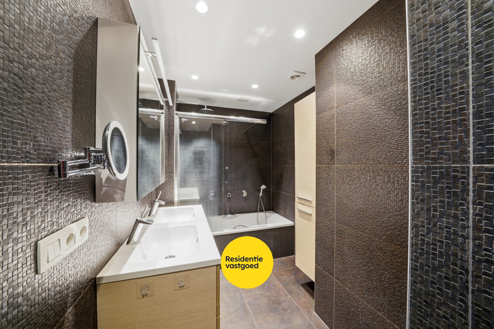 Ruim appartement met 3 slaapkamers, 2 terrassen, garage en staanplaats in Oostende 