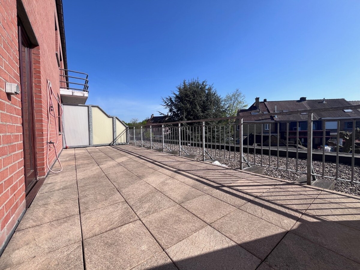 Bijzonder goedgelegen, ruim 3-slaapkamer-appartement met riant zonneterras 