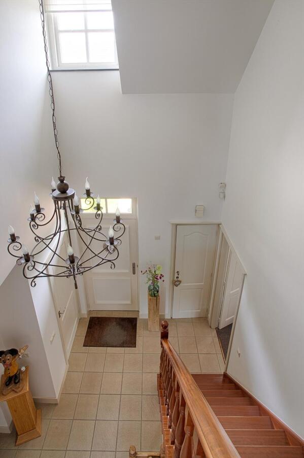 Vrijstaande woning met grote garage, 4 slaapkamers en ruime zolderverdieping. 