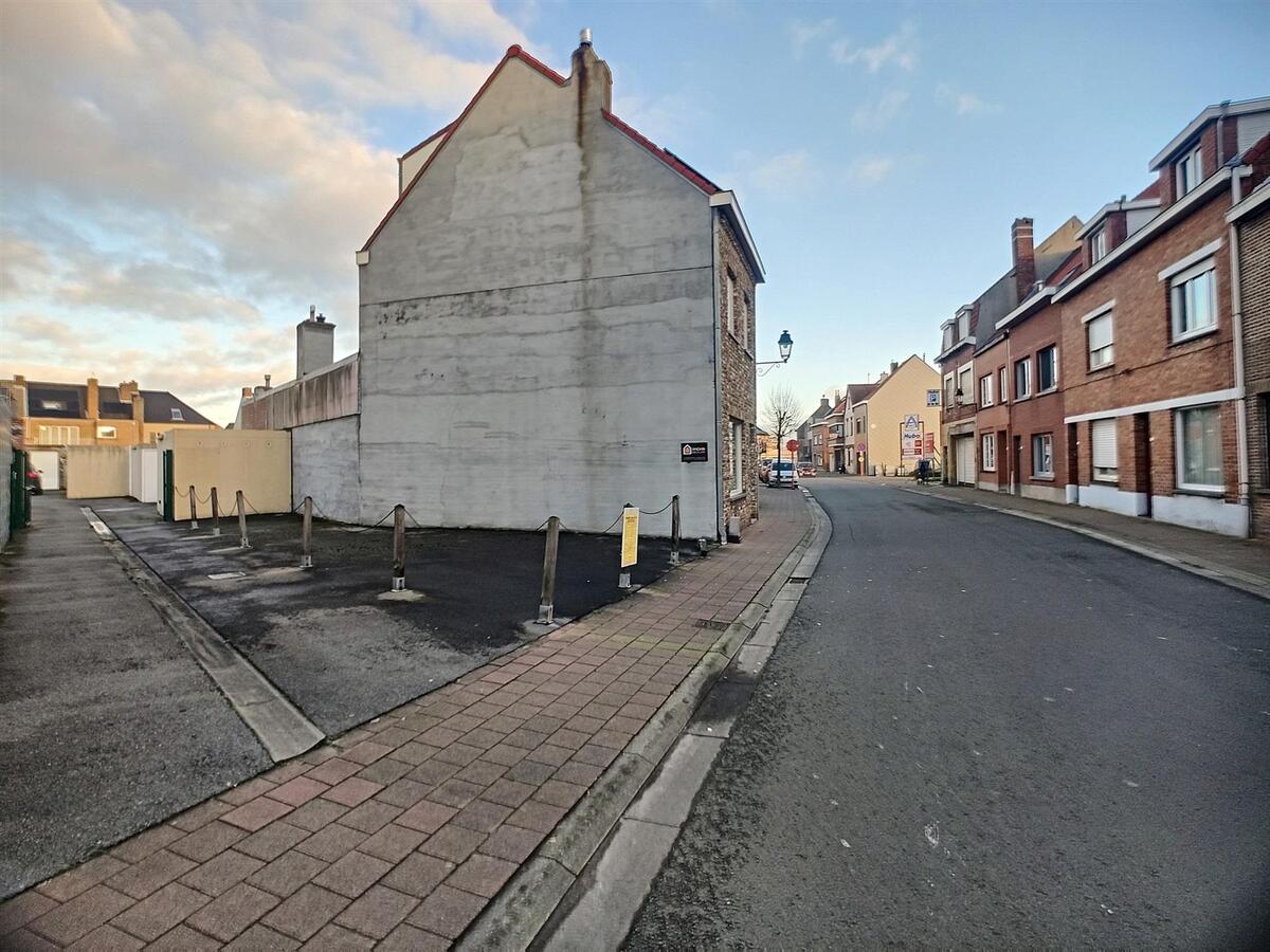 Makkelijk inrijdbare garagebox in de Pannenstraat - Heist 