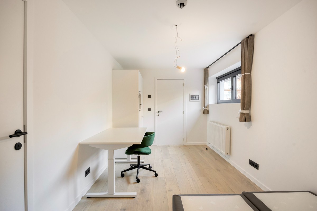 Volledig gerenoveerd en gemeubelde studentenkamer met privé badkamer en gemeenschappelijk terras - EPC A! 