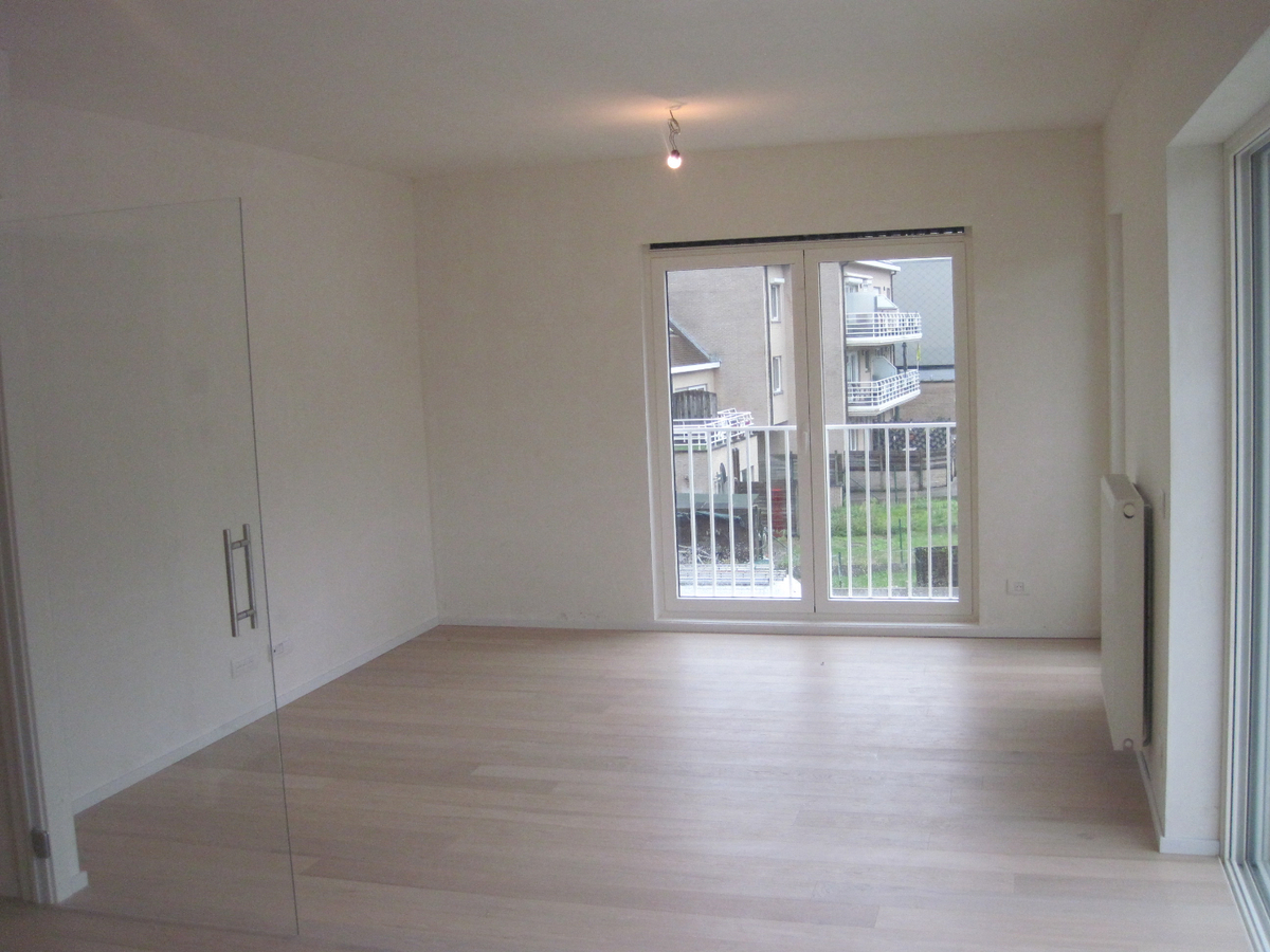 Groen wonen in de Weverij.    2-slp-appartement met een autostaanplaats. 