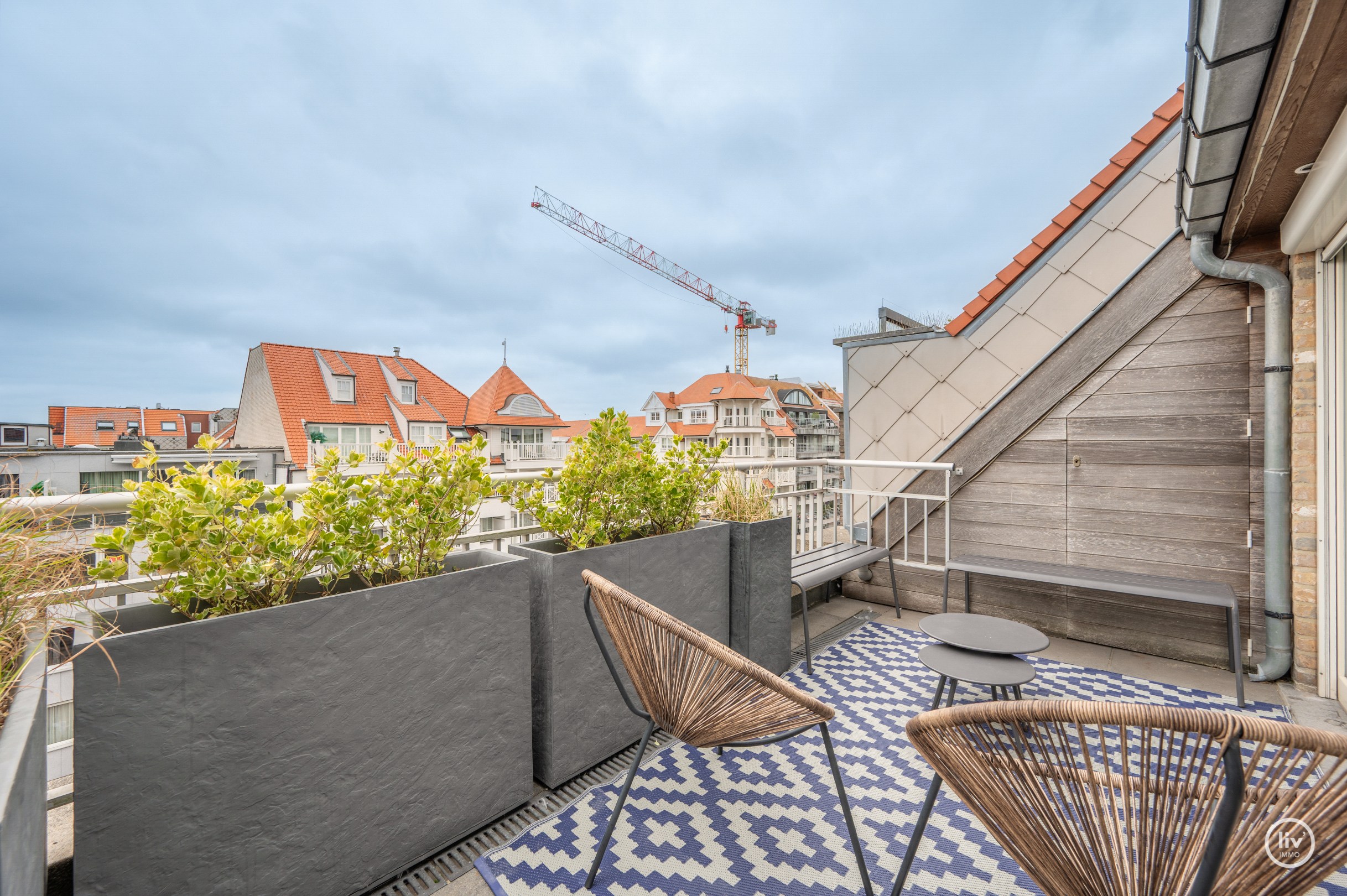 Zuidgericht en tevens instapklaar 4-slaapkamer appartement (159m2!) voorzien van 2 ruime terrassen met mogelijkheid tot aankoop van een XL-garagebox. 
