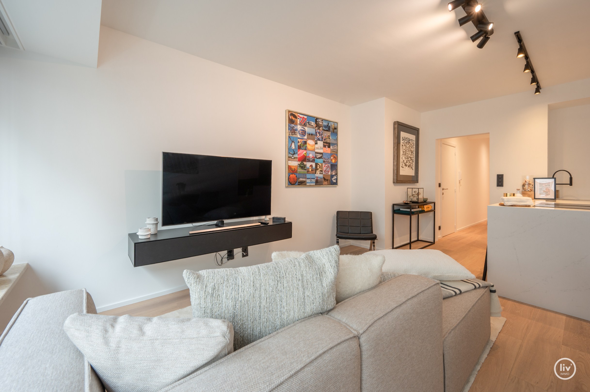 Gerenoveerd 2 slaapkamer appartement met een prachtig zeezicht gelegen nabij het Driehoeksplein te Knokke. 