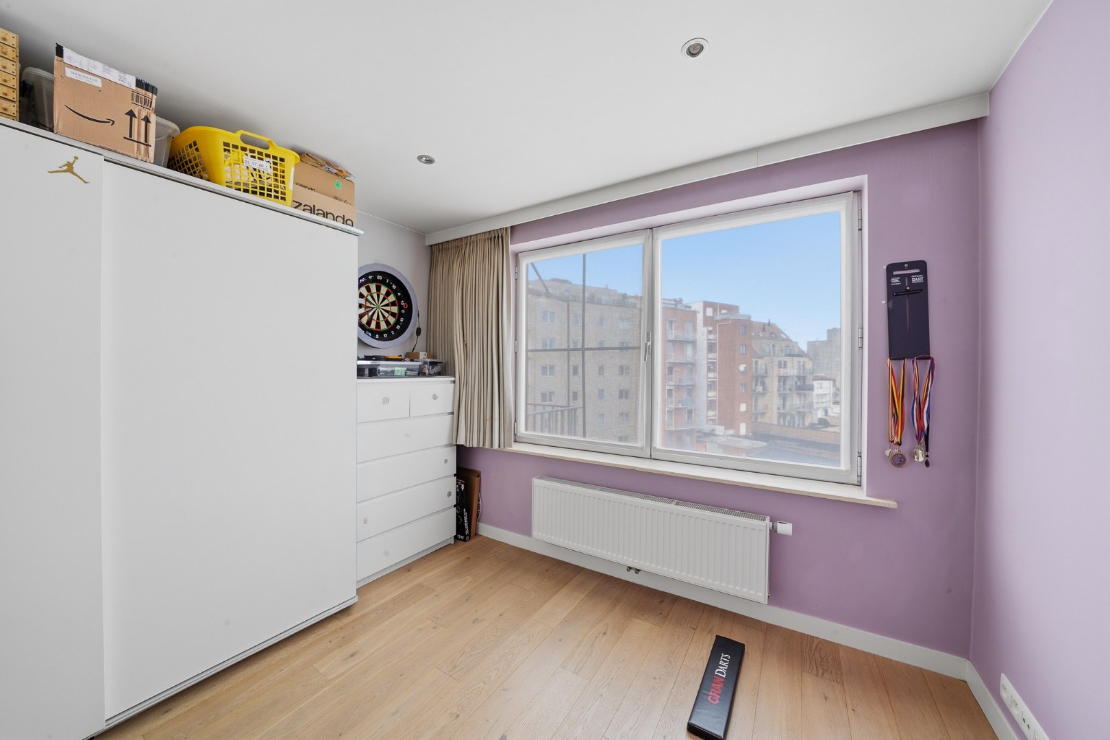 Ruim appartement met 3 slaapkamers, 2 terrassen, garage en staanplaats in Oostende 