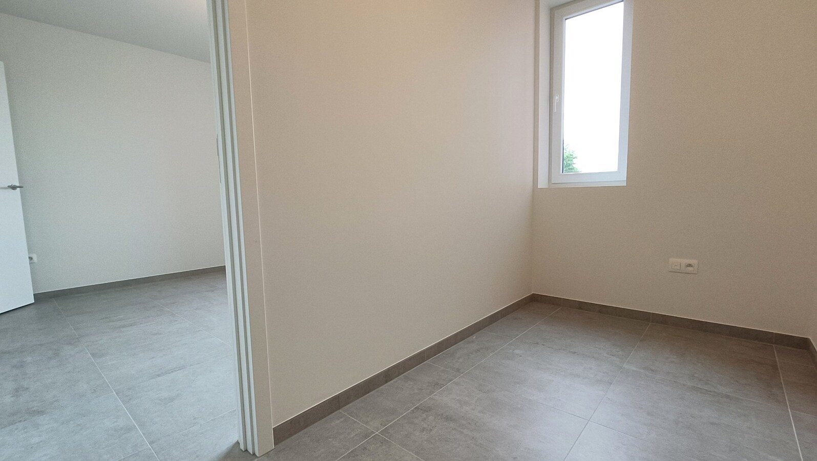 Nieuwbouwappartement met tuin en terras 