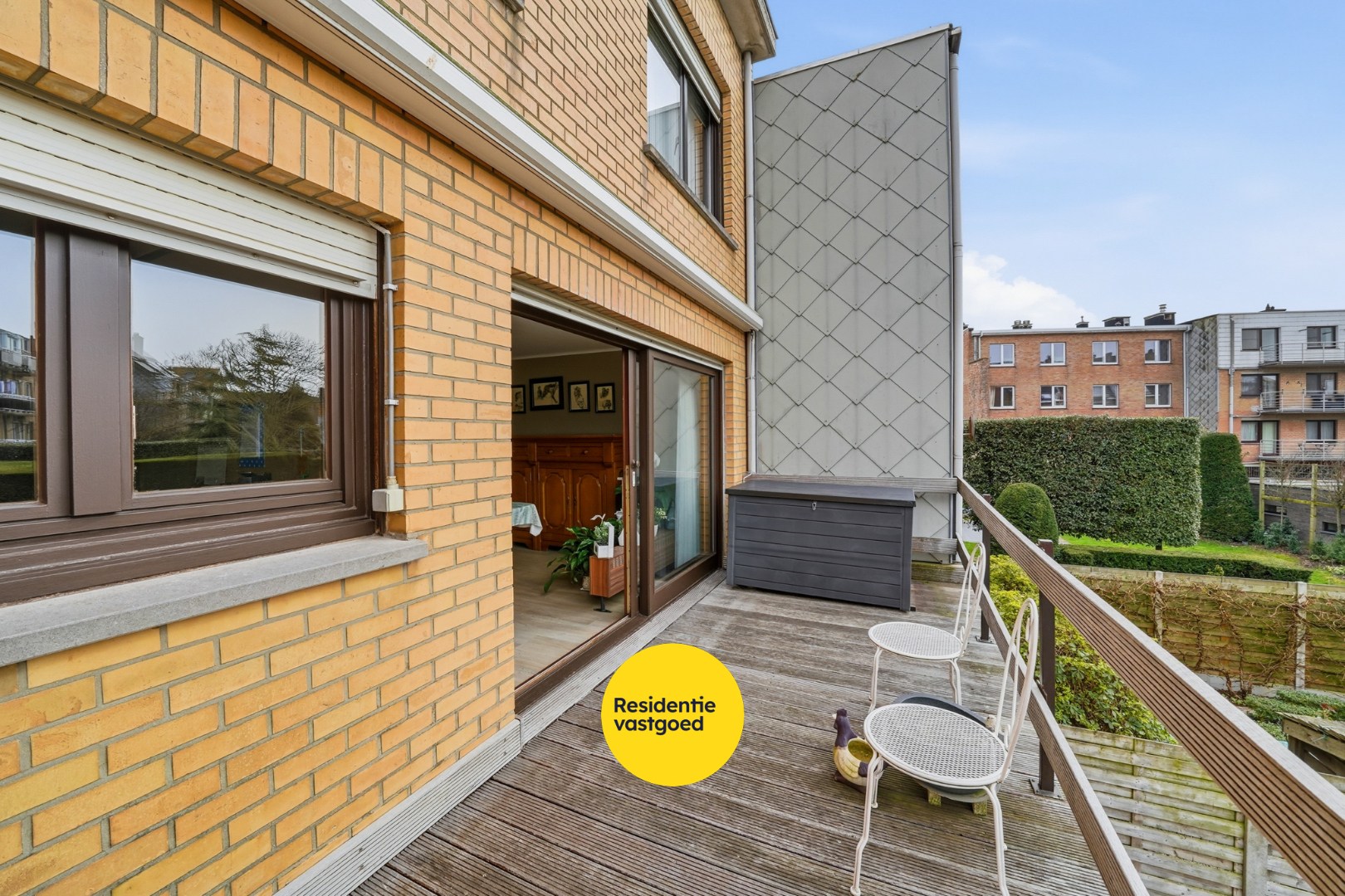 Ruime bel-etage met grote garage en 3 slaapkamers 