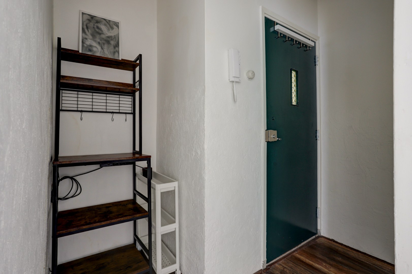 Instapklaar 3- (voorheen 4) kamer appartement op de 2e etage met moderne keuken met kookeiland, 2 balkons, 2 riante slaapkamers, moderne badkamer en gelegen op eigen grond! 