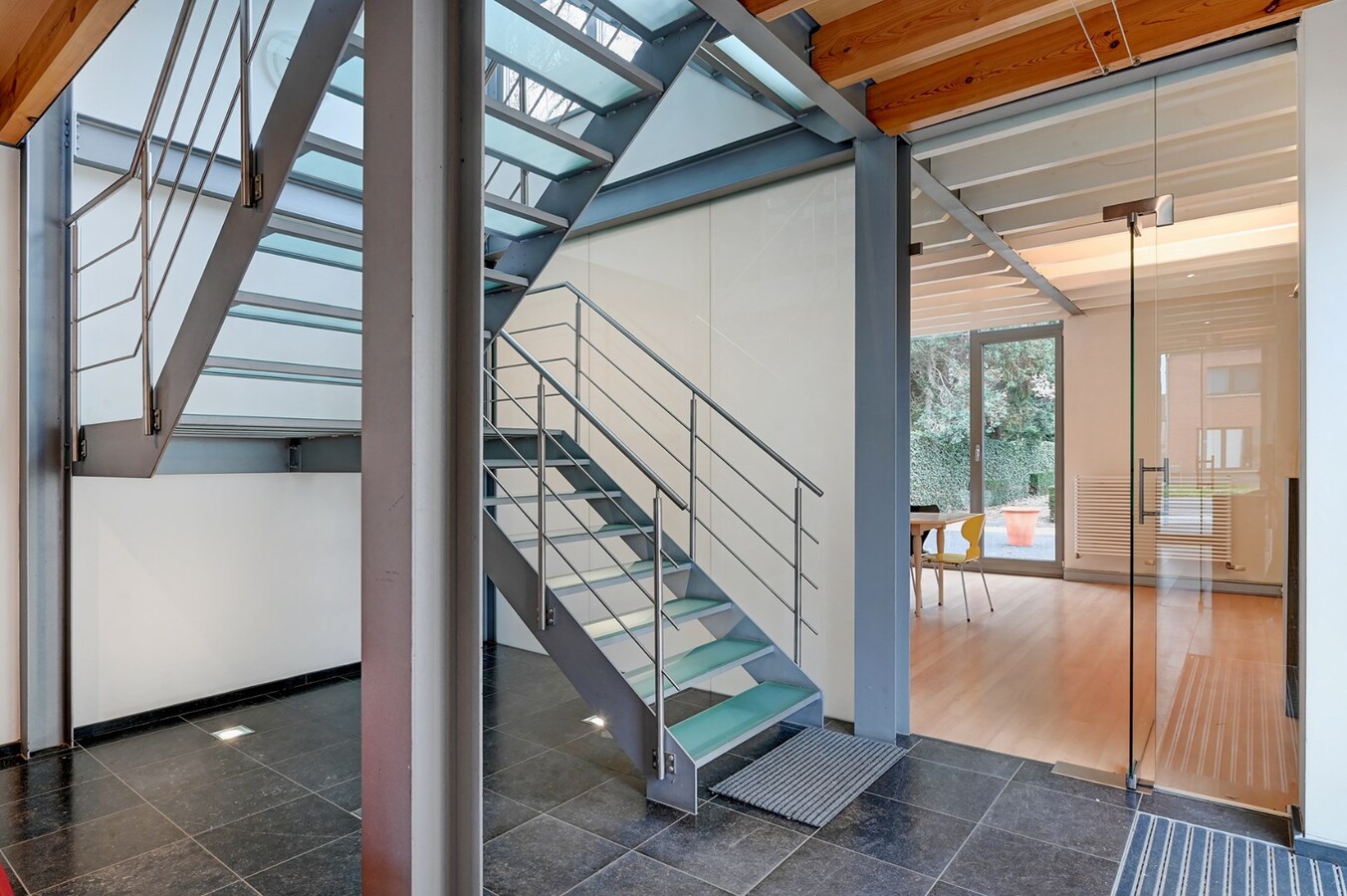 GOED GELEGEN KANTOORGEBOUW TE HERK-DE-STAD met DIVERSE DOELEINDEN 