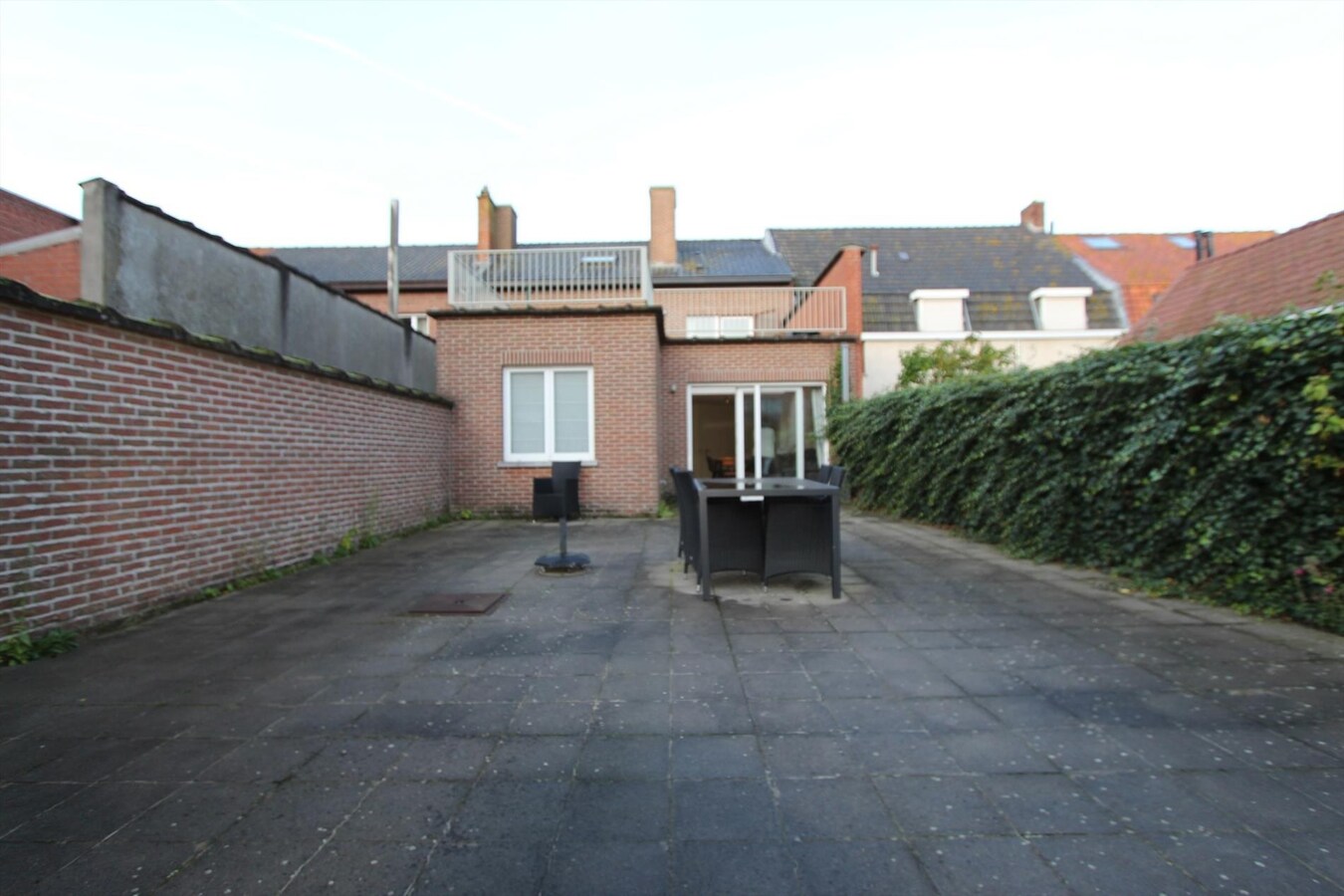 Gelijkvloers appartement met 2 slaapkamers en garage te Handzame 