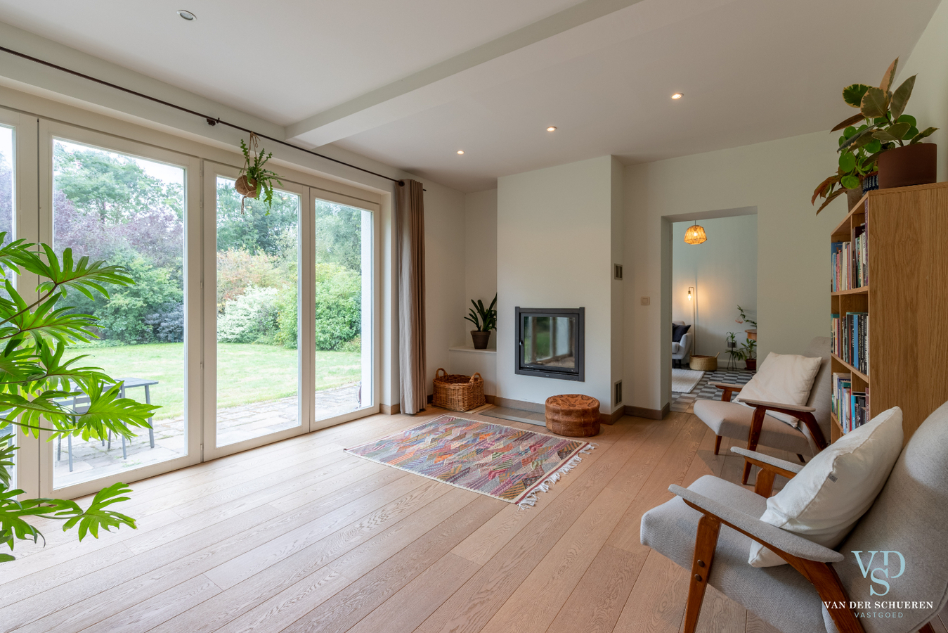 Authentiek landhuis met 5 ruime slaapkamers én gelijkvloers bureau. 