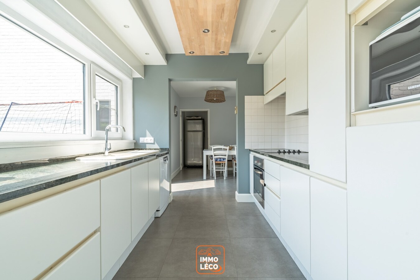 Villa, avec 6 CHAMBRES, 2 salles de bains, parking privatif, double garage et jardin, COUP DE CŒUR absolu !!! 