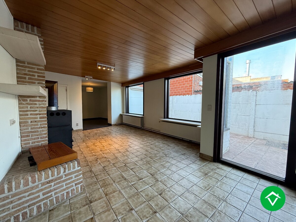 Ruime woning met 5 slaapkamers te Zwevezele 