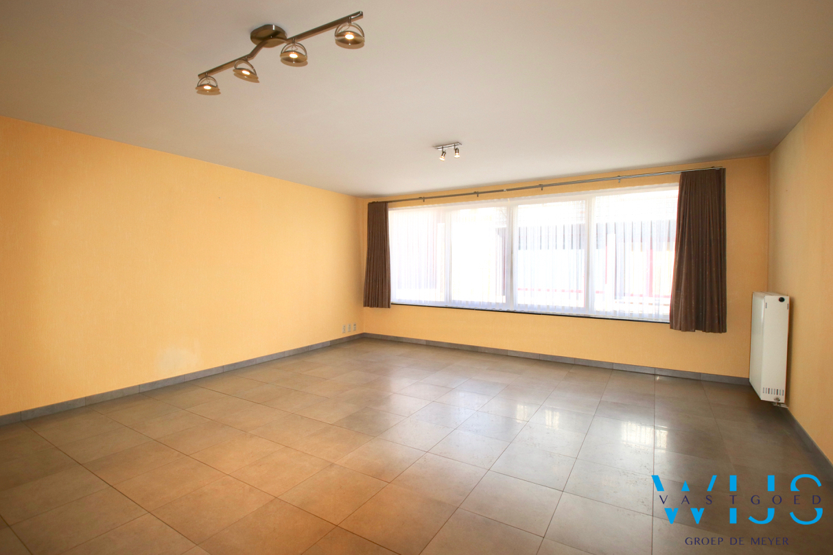 Gelijkvloersapp. met 3 slaapkamers &amp; garage in hartje Assenede ! 