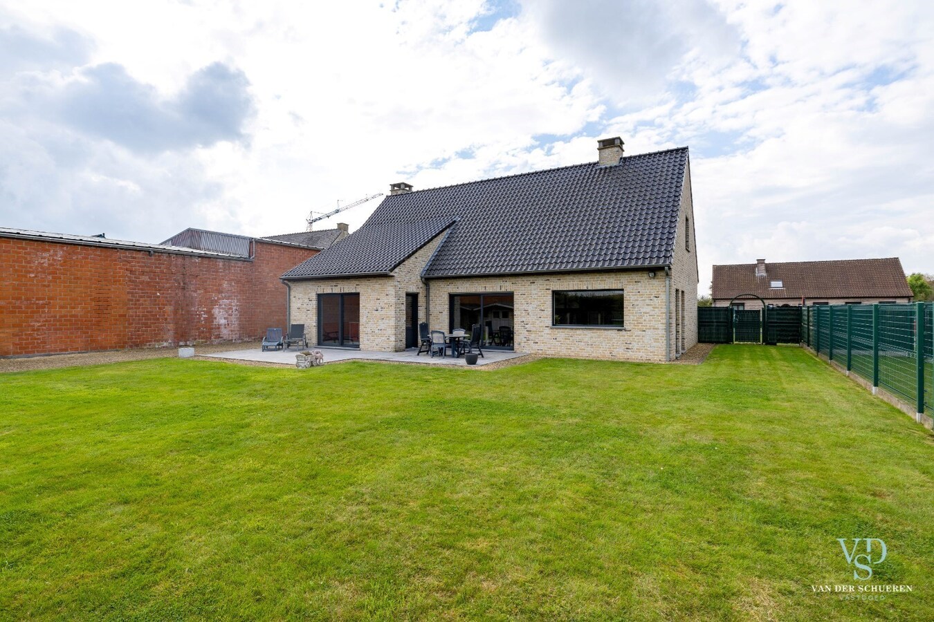 Tijdloze vrijstaande villa op ruim perceel 