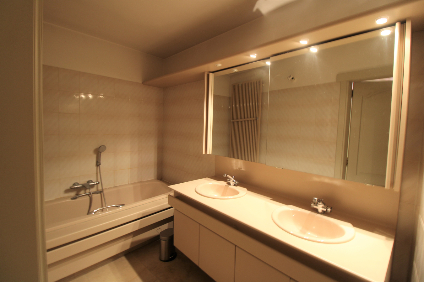 Prachtige bel-étagewoning in centrum Roeselare met 3 slaapkamers en garage 