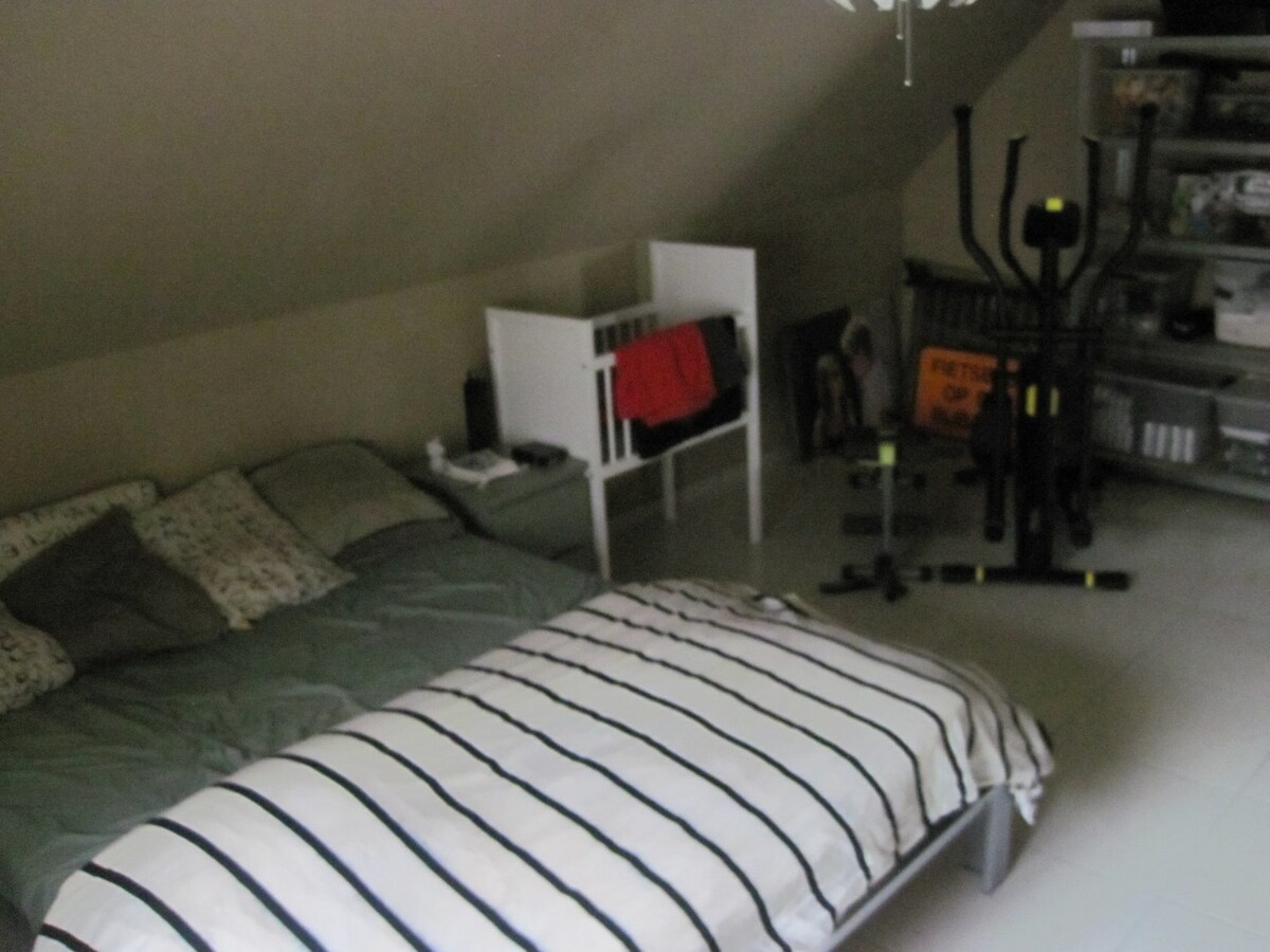 Aangename gezinswoning (Half Open Bebouwing). 