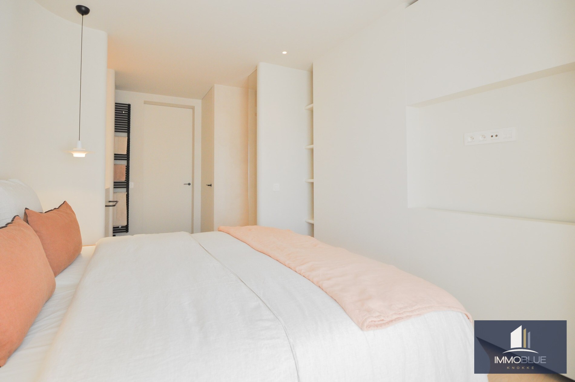 Volledig gerenoveerd hoek-appartement met een prachtig zicht op het Zegemeer. 