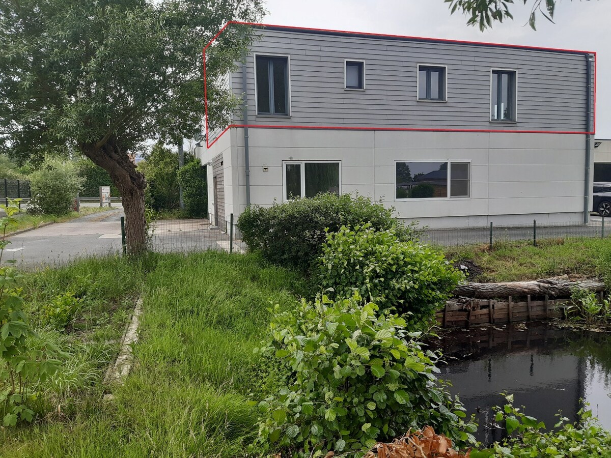 Degelijk appartement (1° verdieping). 