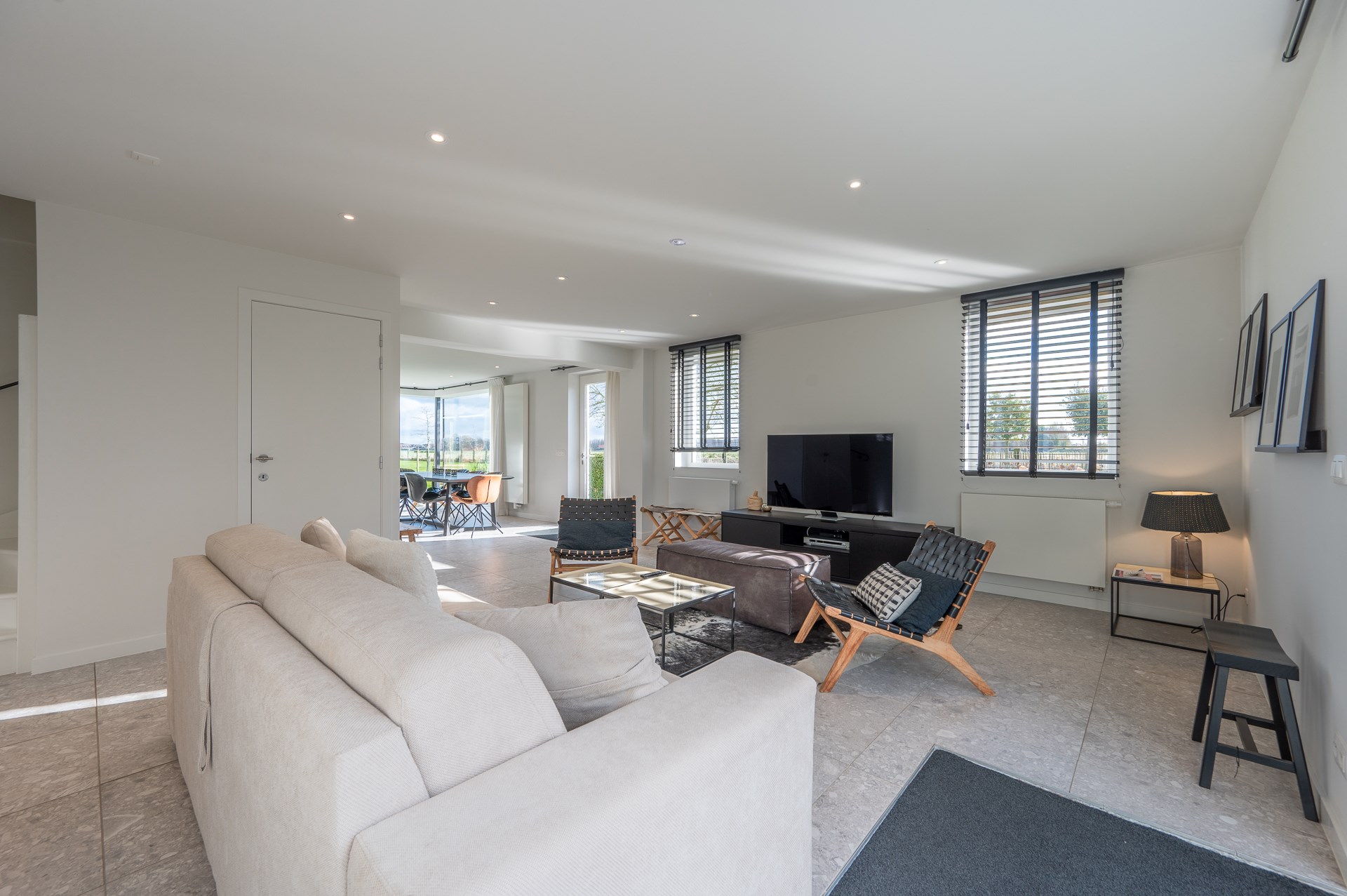 Propriété exceptionnelle et rénovée (5 510 m² de terrain) à proximité du centre de Knokke-Heist et bénéficiant d'une vue exceptionnelle sur les polders de Knokke. 