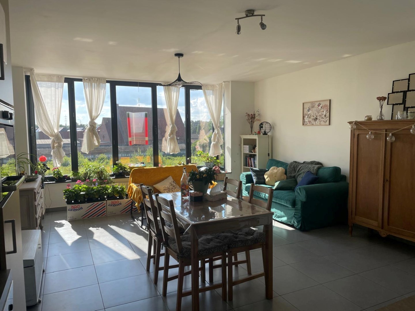Instapklaar appartement met 2 slaapkamers en een garage in centrum van Geel 