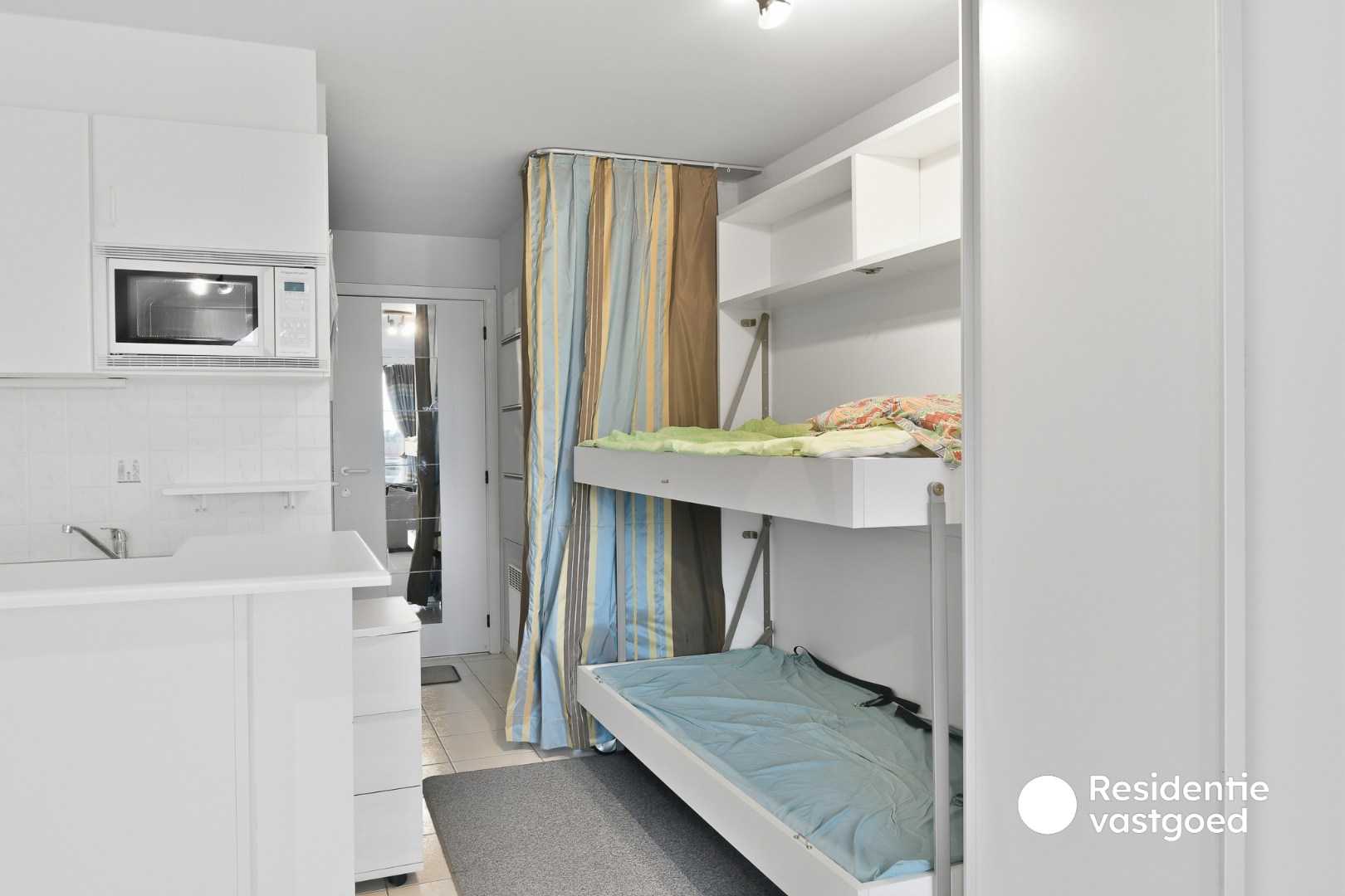 Gemeubelde studio in afgesloten vakantiepark met verwarmd zwembad 