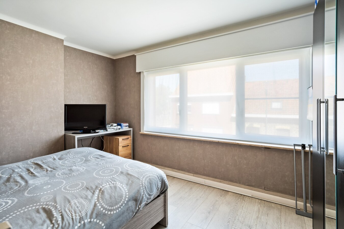 Centraal gelegen woning op uiterst ruim perceel van 1784 m² 