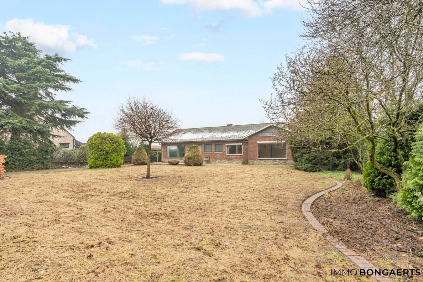 Gelijkvloerse woning op perceel van 24a32ca 