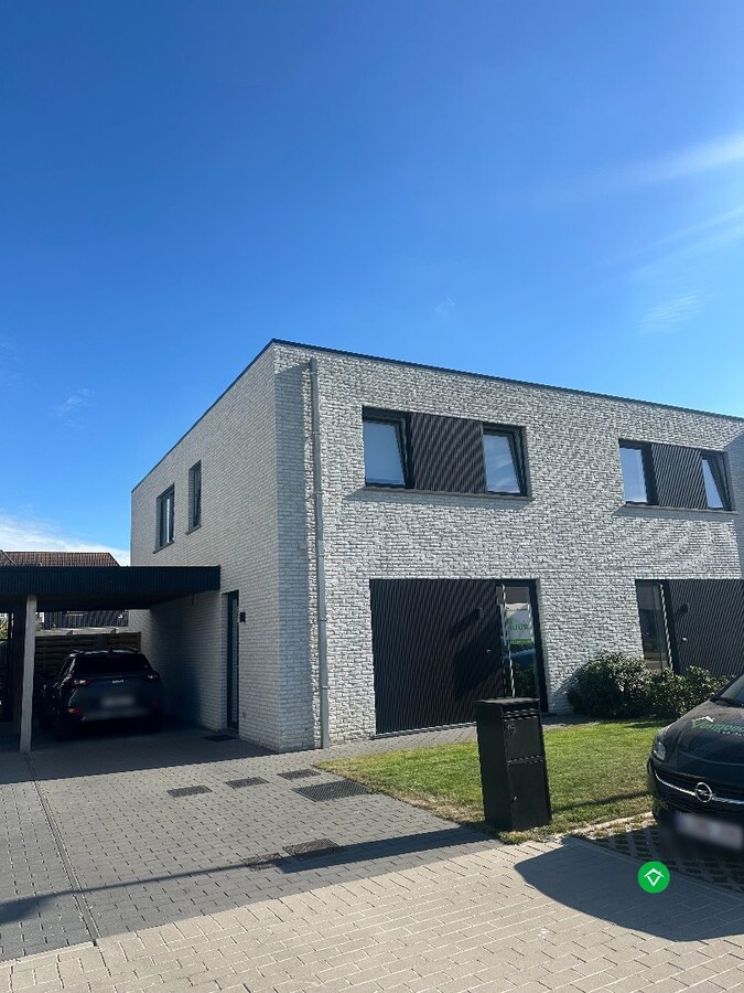 Instapklare halfopen nieuwbouwwoning te huur in Eernegem 