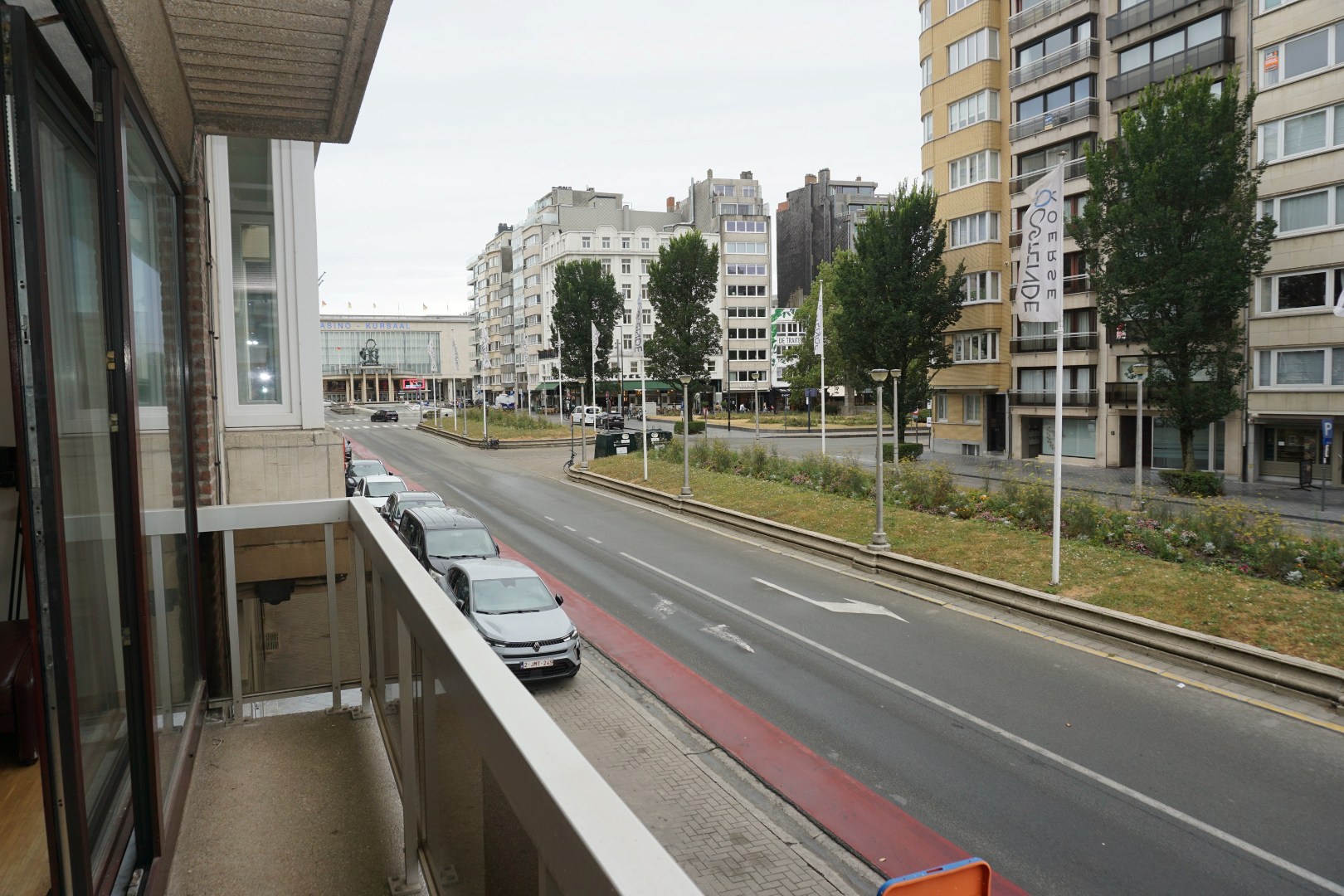 RUIM APPARTEMENT MET ZONNIGE TERRASSEN OP TOPLIGGING 