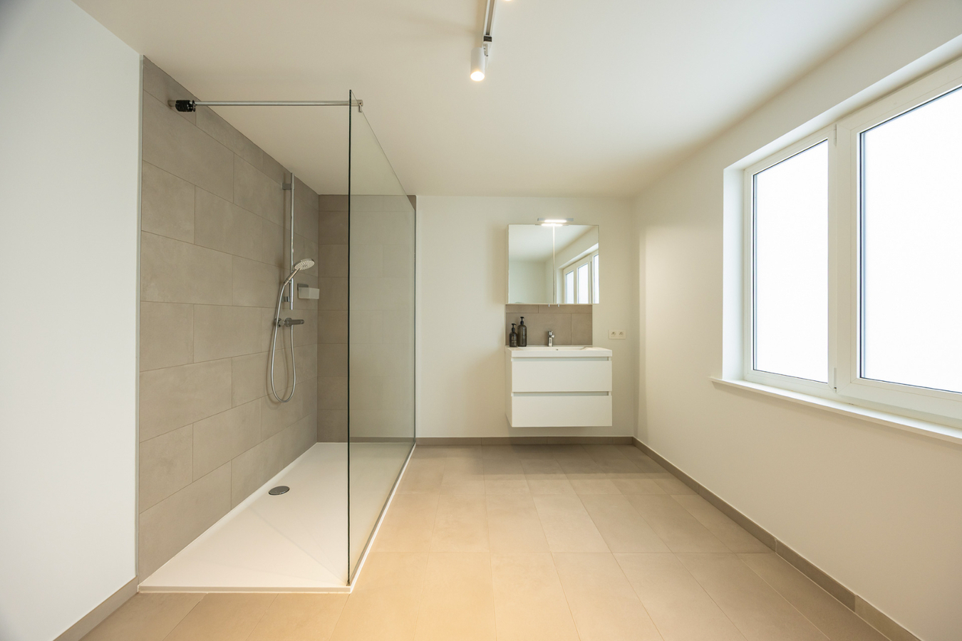Gerenoveerde woning met 3 slpk en ruime tuin te Schilde! 
