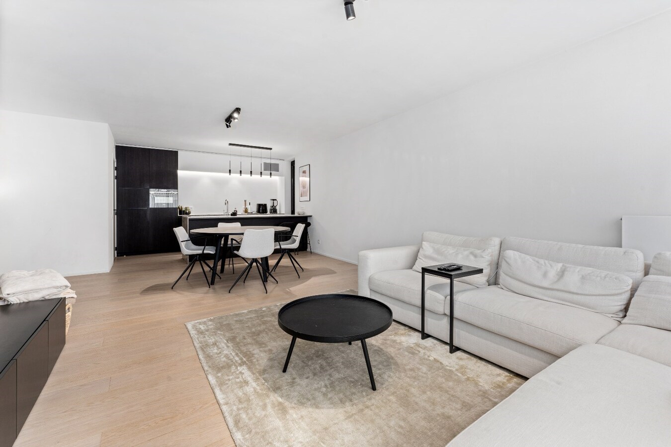 Instapklaar appartement met 2 slaapkamers en autostandplaats te Koekelare 