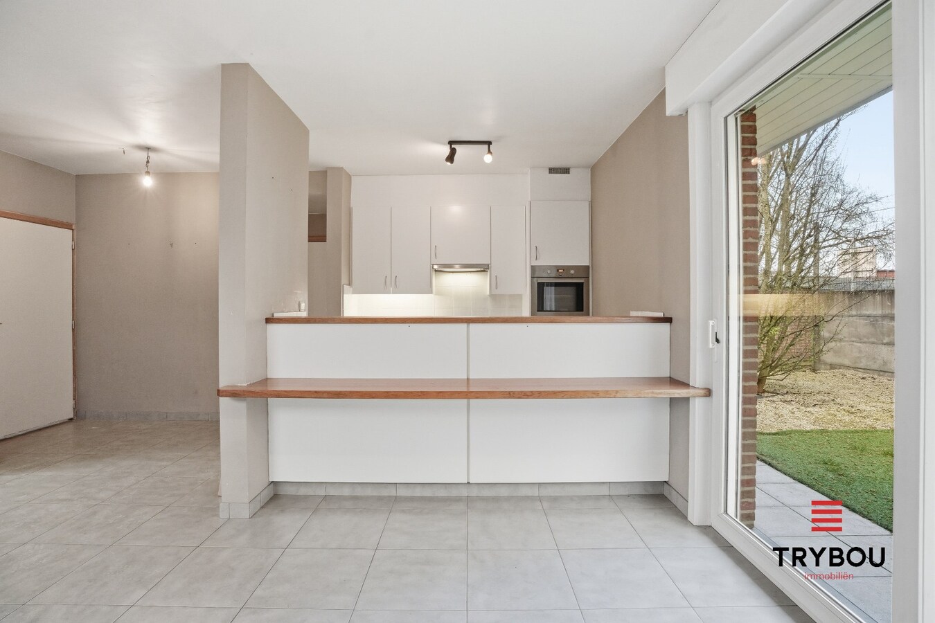 Halfopen bebouwing met 4 slaapkamers in Poelkapelle! 