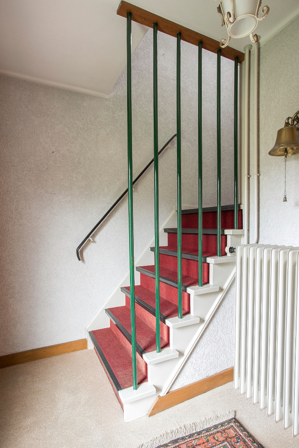 Vrijstaande eengezinswoning met garage en carport. 