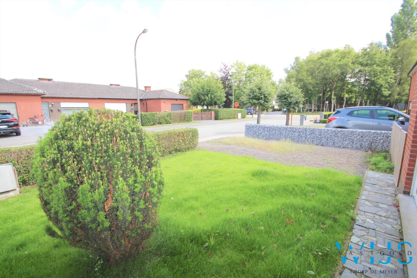 Gezellig woonhuis op een zeer rustige locatie te Lembeke ! 