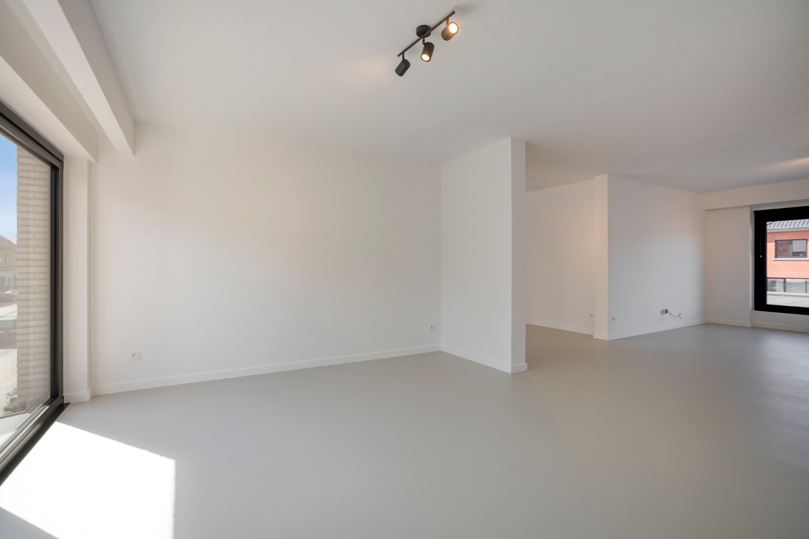 Gerenoveerd ruim en lichtrijk appartement met 2 slaapkamers en ruim terras - EPC label B 