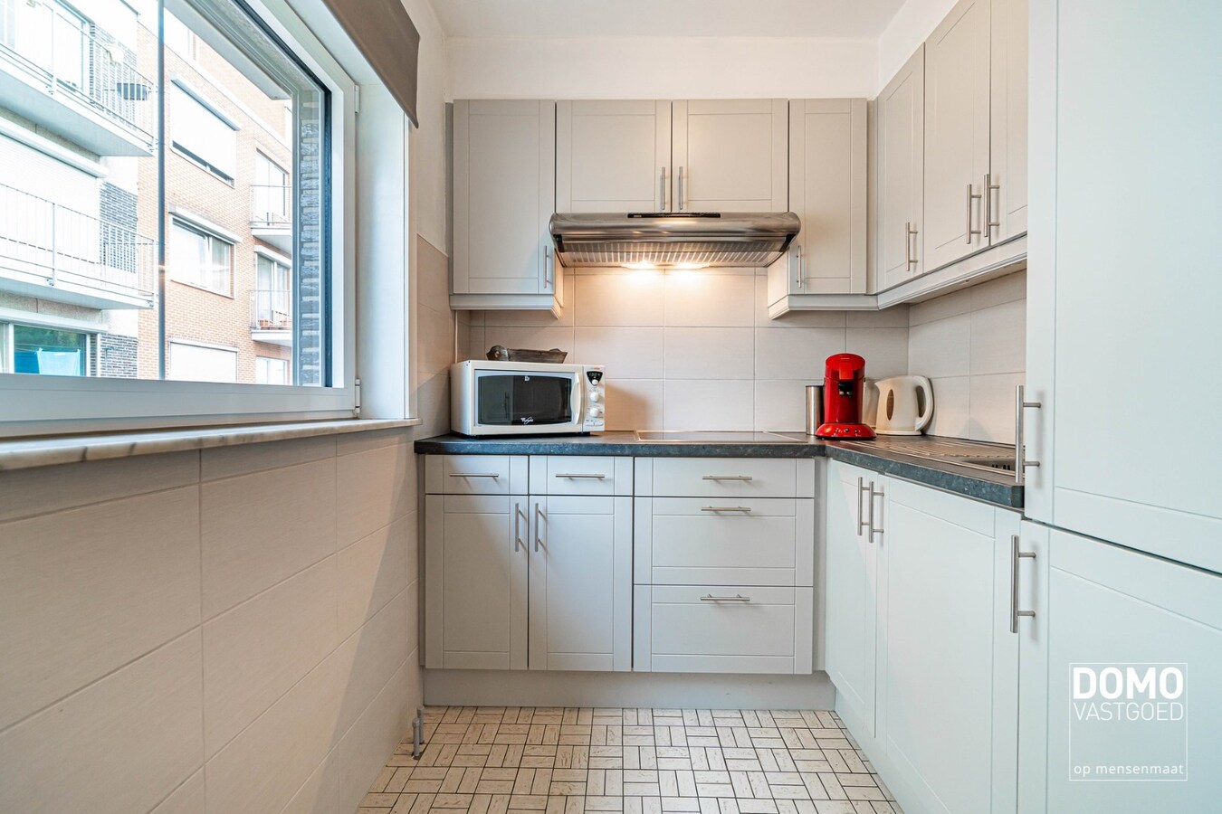 INSTAPKLAAR 1 SLAAPKAMERAPPARTEMENT VAN 58M2 MET TERRAS, GARAGEBOX EN BERGING BINNEN DE GROTE RING VAN HASSELT 