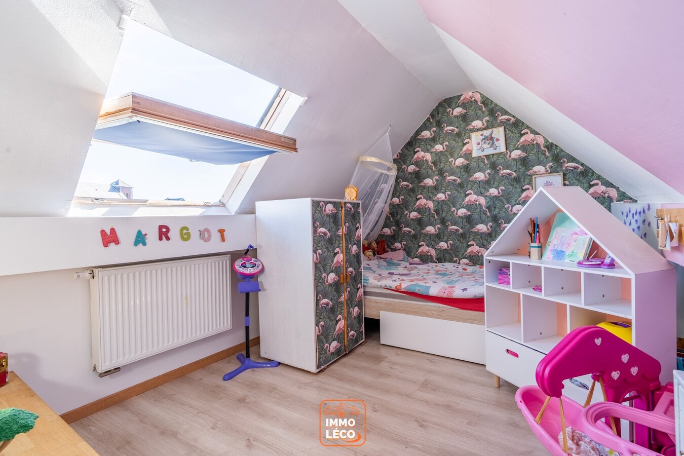 Superbe maison rénovée  3 façades avec passage latéral, 3 chambres, 2 salles de bains, jardin, COUP DE CŒUR !! 