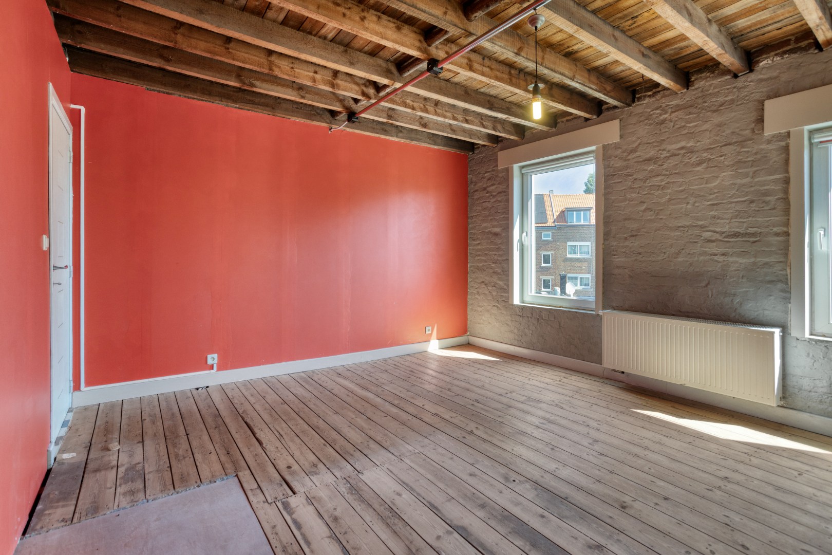 Centraal gelegen ruime woning met 4 slaapkamers en tuin te Tienen - EPC 222Kwh/m² 
