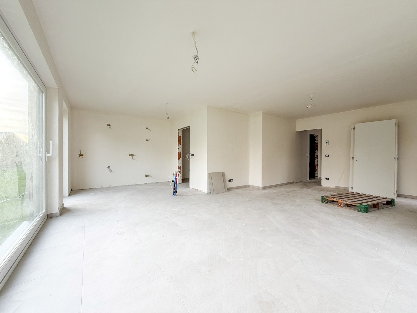 Rustig gelegen energiezuinige nieuwbouwwoning met 4 slpk, op ruim perceel, Torhout. 