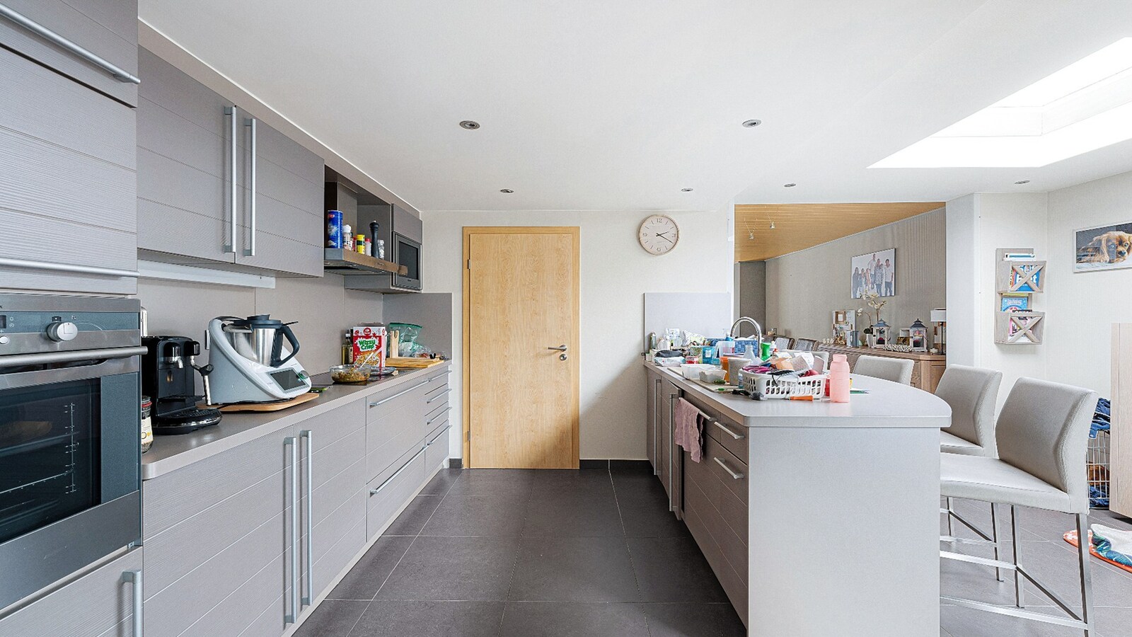 Instapklare en ruime gezinswoning met dubbele garage in het hart van Zeebrugge. 