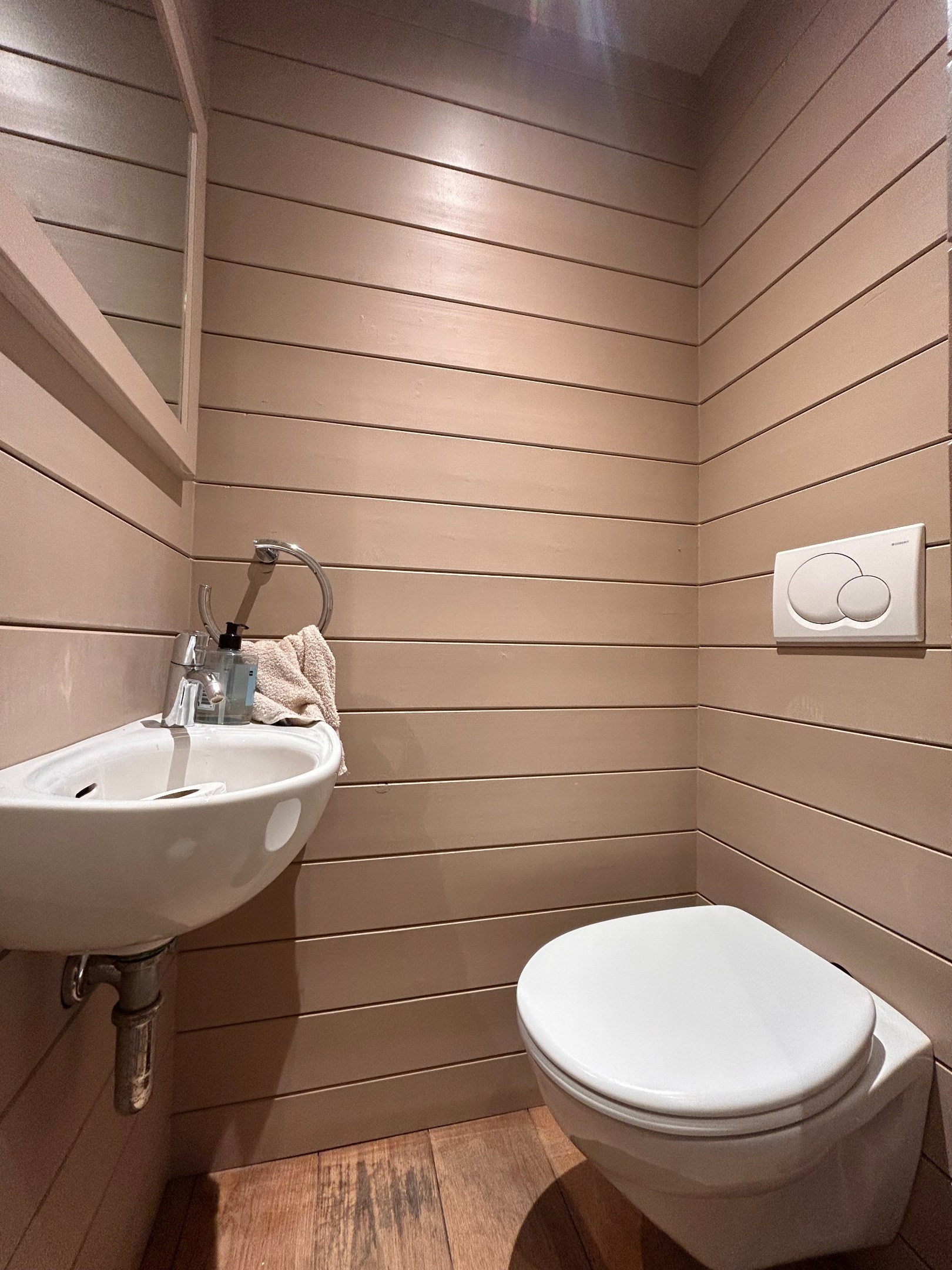 Handelspand op toplocatie aan de zeedijk. 