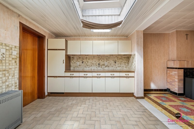 Te renoveren rijwoning op centrale ligging met leuke zuidgerichte tuin 