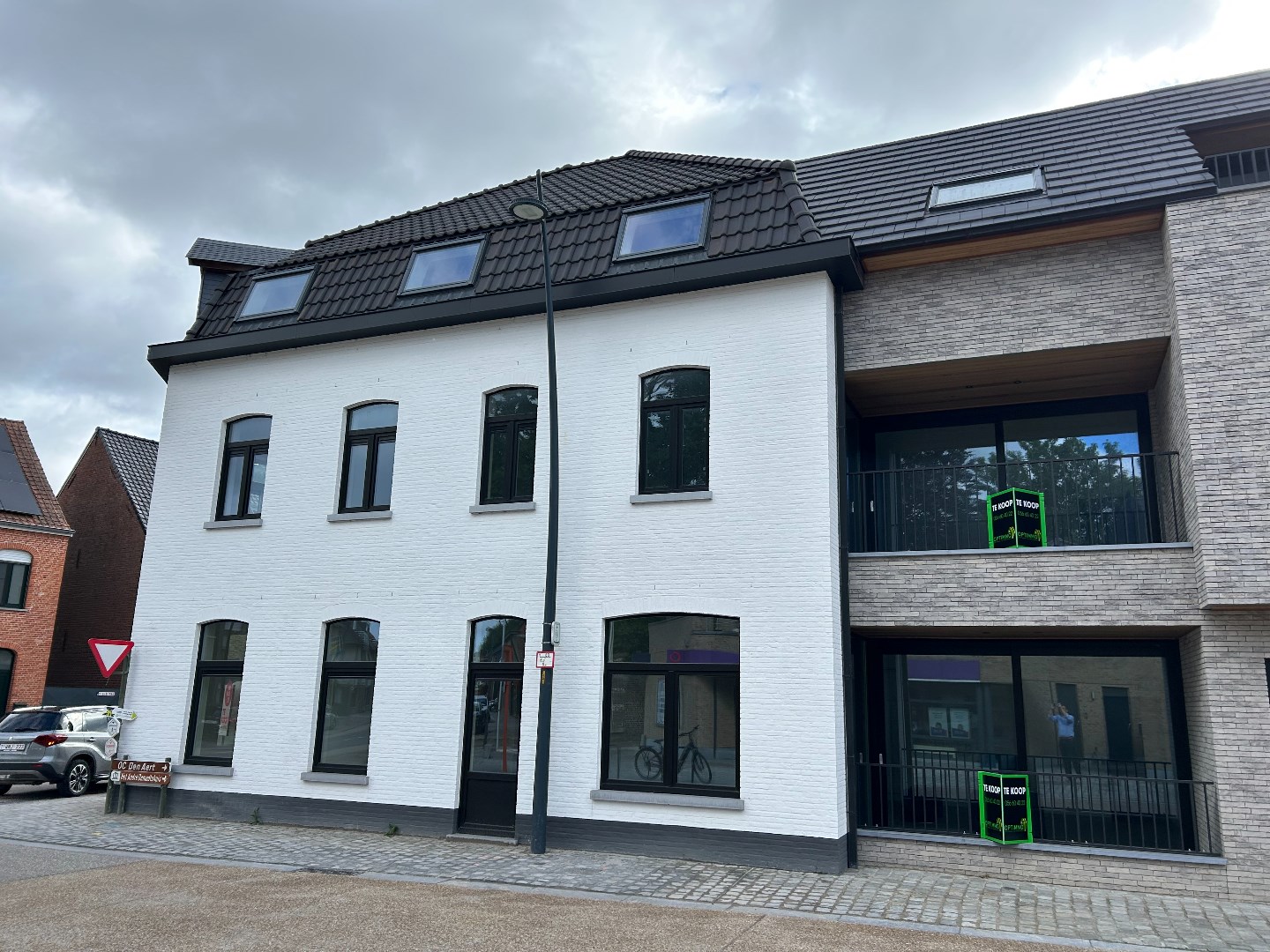 Volledig afgewerkt appartement met 2 slaapkamers en terras. 